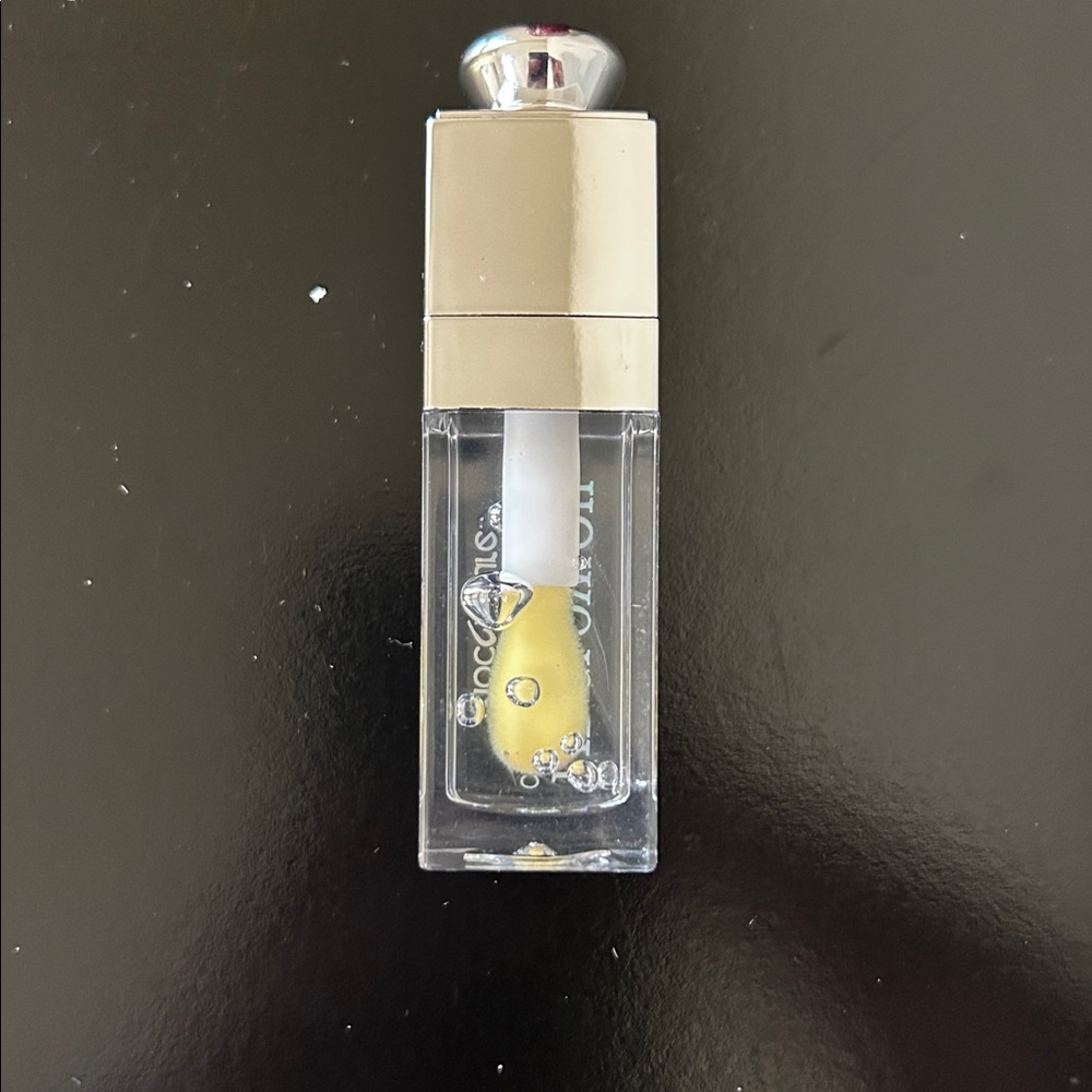 Moc Allure Clear Lip Gloss with Silver Cap - Picture 4 of 11